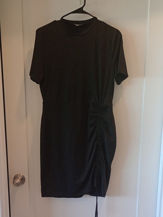 SHEIN Dresses & Skirts - SHEIN Black Size OXL Short-Sleeve Drawstring Ruched Dress